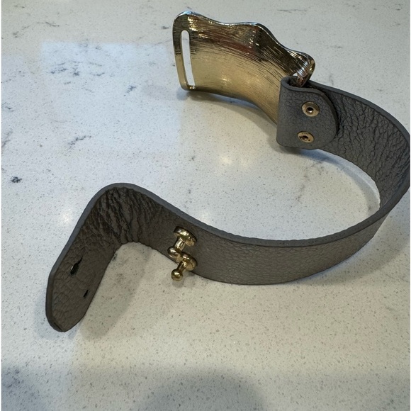 Cuff bracelet Modern faux leather and gold - Picture 5 of 11